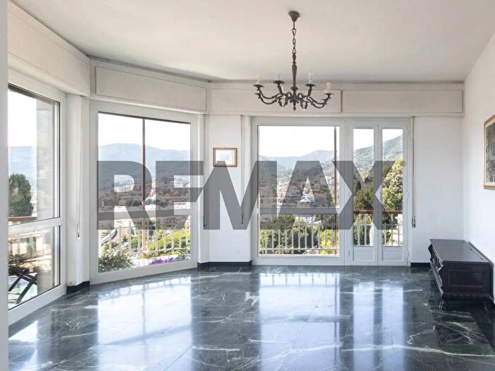 Appartamento trilocale in vendita in Via Bozzo Costa, Rapallo