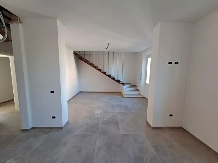 Appartamento con 5 locali in vendita in Poggibonsi