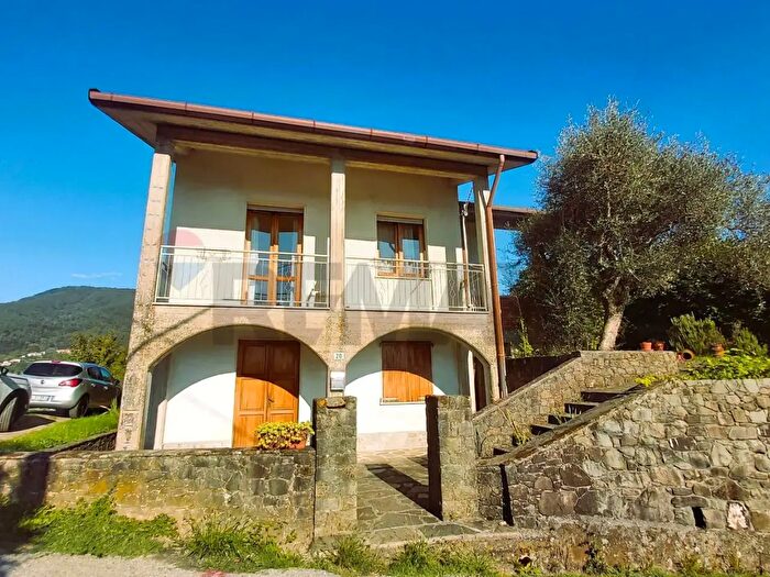 Casa trilocale in vendita in Beverino
