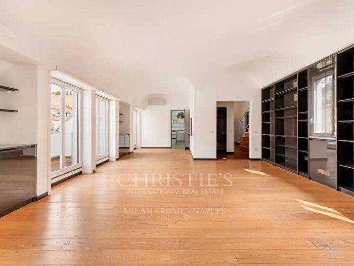 Appartamento con 7 locali in vendita in Via Giuseppe E Francesco Carlo Maggiolini, Milano