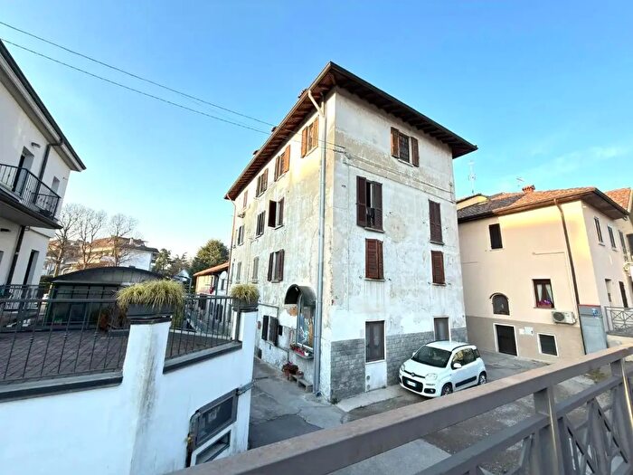 Appartamento trilocale in vendita in Via Roma, Usmate Velate