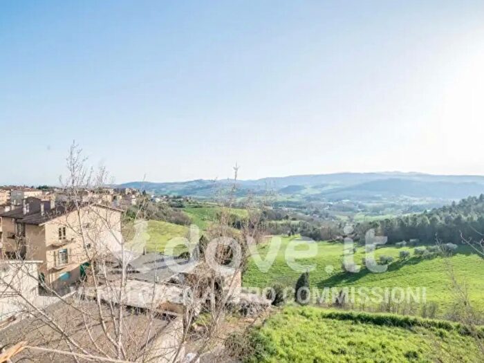 Appartamento trilocale in vendita in Via Angelo Cortesi, Todi