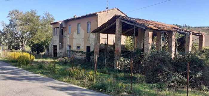 Casa con 13 locali in vendita in San Miniato