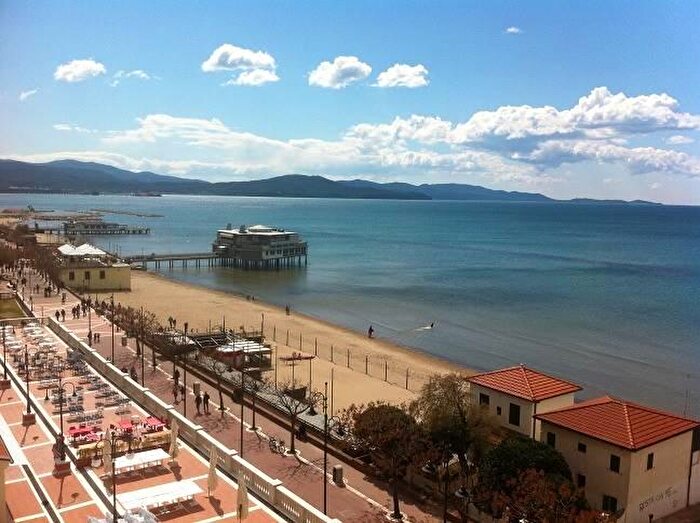 Appartamento quadrilocale in affitto in Via Dante Palazzo, Follonica