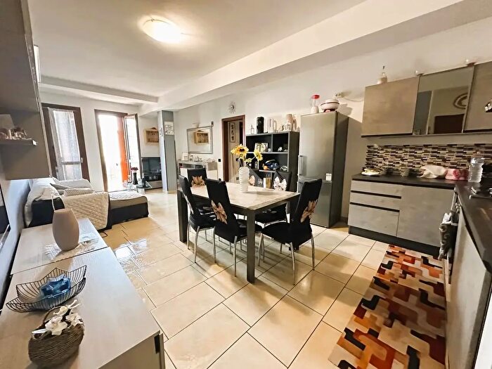Appartamento trilocale in vendita in Via Cisa, Borgo Virgilio