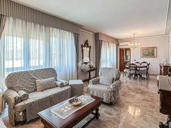 Appartamento trilocale in vendita in Via Giacomo Leopardi, Carpi