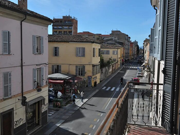 Casa con 10 locali in vendita in Parma