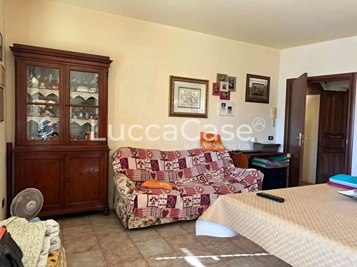 Casa con 8 locali in vendita in Villa Basilica Lu, Villa Basilica