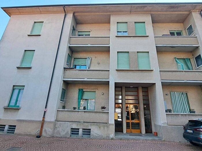 Appartamento bilocale in affitto in Via Campo dei Fiori, Albizzate