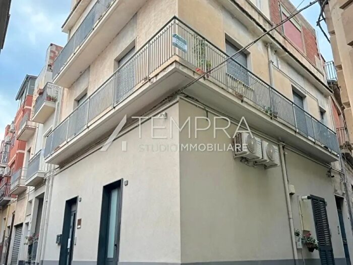 Casa con 5 locali in vendita in Biancavilla