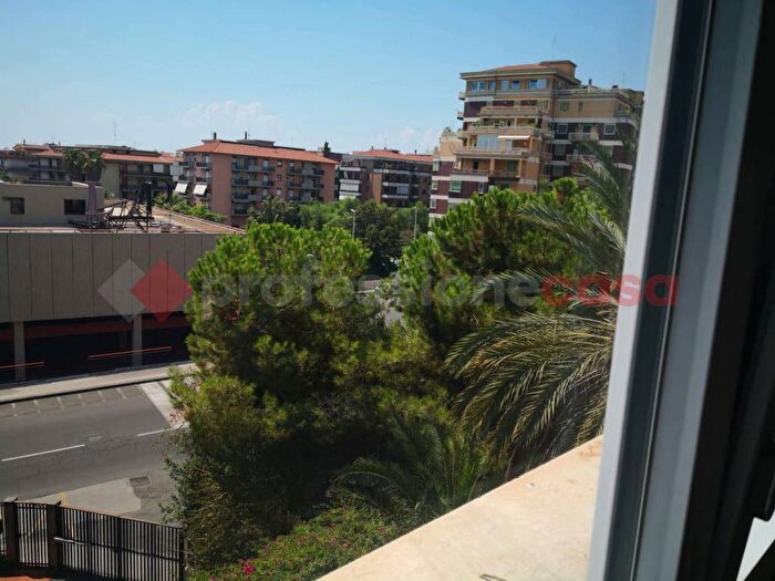 Appartamento quadrilocale in affitto in Via Roberto Giuffrida Castorina, Vulcania Sanzio, Catania
