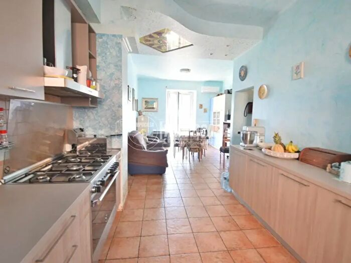 Casa con 5 locali in vendita in Via Mazzini, Montecosaro