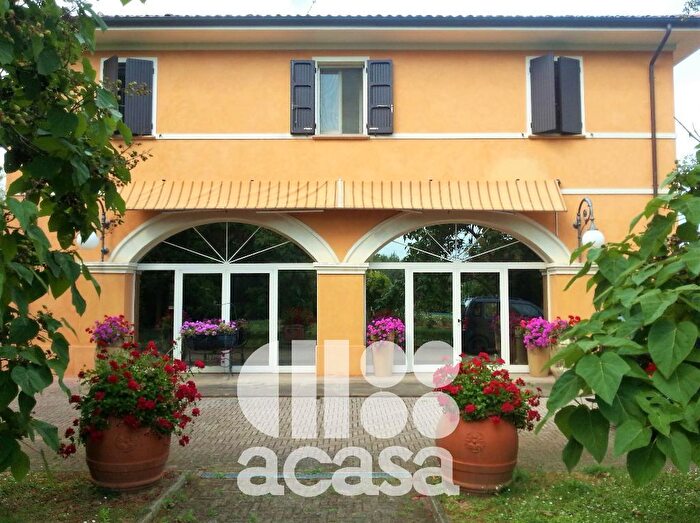 Casa con 7 locali in vendita in Via San Michele, Cesena