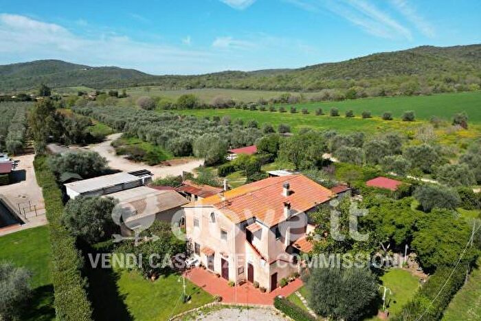 Casa con 6 locali in vendita in Strada Pian del Snc, Capalbio