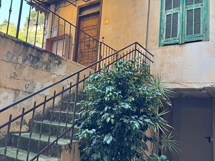 Casa quadrilocale in vendita in Via Zeffiro Massa, Sanremo