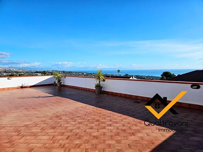 Appartamento trilocale in affitto in Via Principi Riggio, Vambolieri, Aci Catena