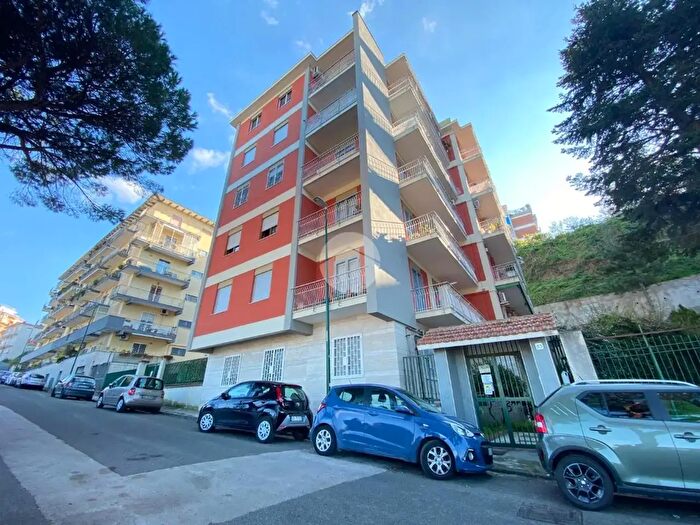 Appartamento bilocale in affitto in Via De Bonis Giovanni Generale, Napoli