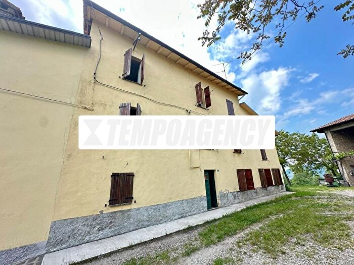 Casa con 6 locali in vendita in Via Pompeano, Serramazzoni