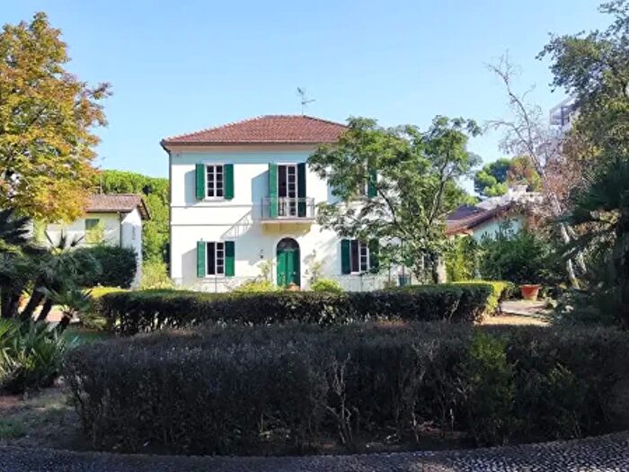 Casa con 6 locali in vendita in Viale Cesare Battisti, Riccione