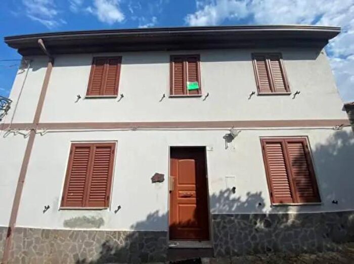 Casa con 6 locali in vendita in Via Montenegro, Bortigali