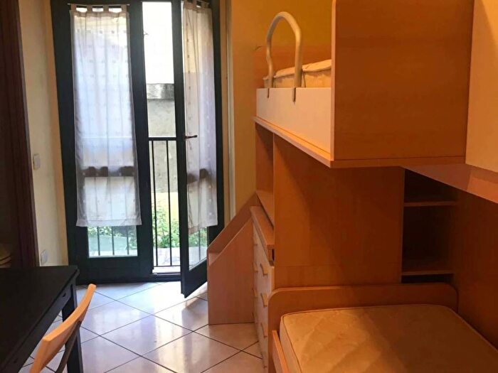 Appartamento bilocale in affitto in Via Cicco Simonetta, Corso Genova, Milano