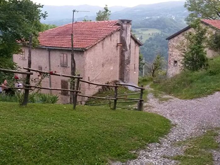 Casa con 8 locali in vendita in Frassinoro