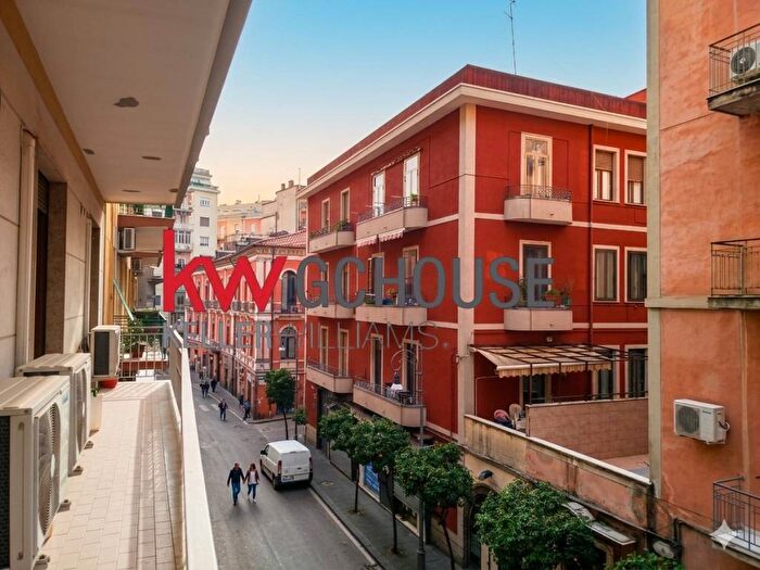 Appartamento con 5 locali in affitto in Via Paolo De Granita, Carmine, Salerno