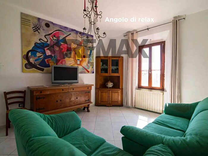 Appartamento con 6 locali in vendita in Via della Repubblica, Roccastrada