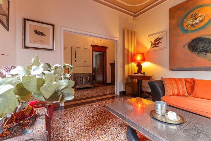 Appartamento con 8 locali in vendita in delle Rose, Bologna