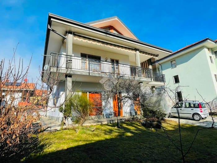 Appartamento quadrilocale in affitto in Via Vittorio Veneto, Lanzo Torinese