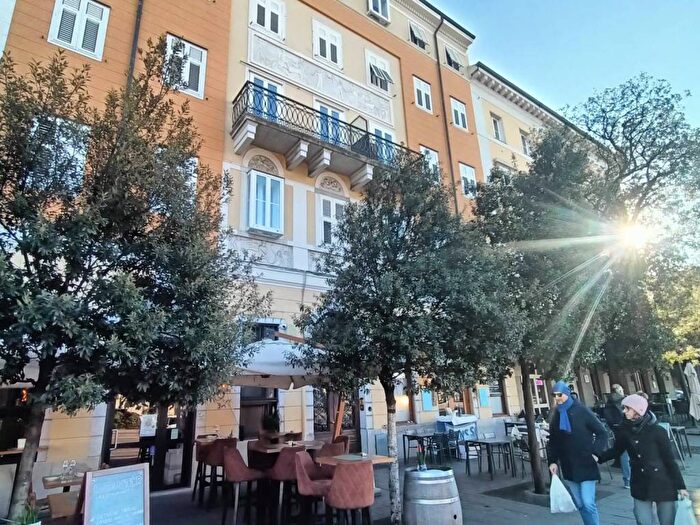 Appartamento quadrilocale in affitto in Riva Nazario Sauro, Città Vecchia, Trieste