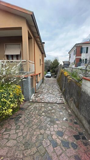 Casa con 6 locali in vendita in Fosdinovo