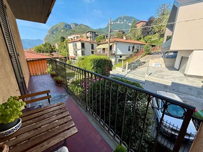 Appartamento trilocale in vendita in Via Armando Diaz, Menaggio