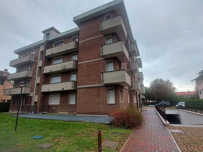 Appartamento quadrilocale in affitto in Via Giacomo Leopardi, Centro, Cernusco sul Naviglio