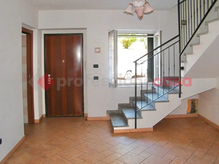 Casa trilocale in vendita in Via Martiri della Libertà, Varallo Pombia