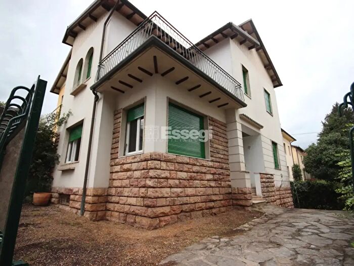 Casa con 6 locali in vendita in Via dello Stadio, Lucca