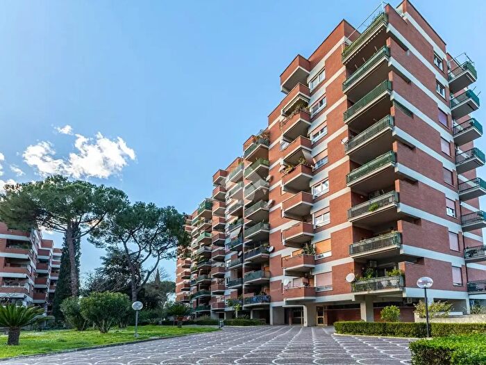 Appartamento trilocale in vendita in Viale del Tintoretto, Roma