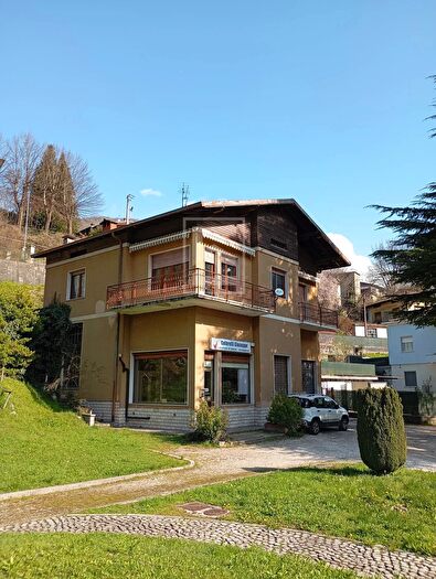 Casa quadrilocale in vendita in Via IV Novembre, Vestone
