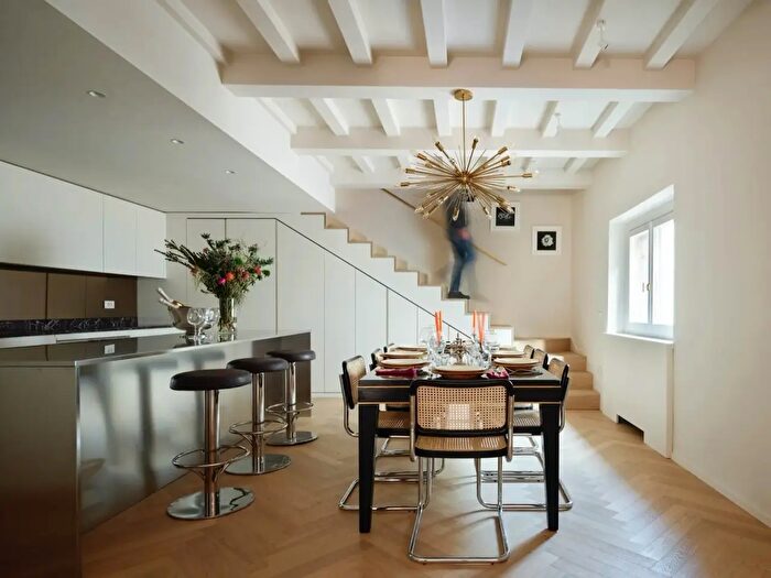 Appartamento con 7 locali in affitto in Firenze