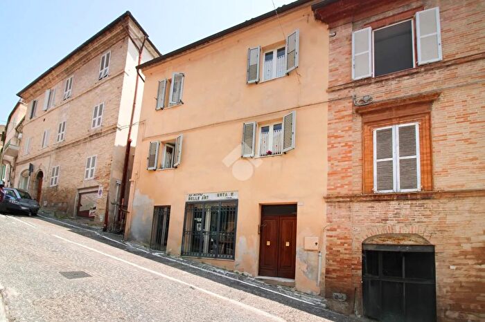 Casa quadrilocale in vendita in V Visconti dOleggio, Fermo