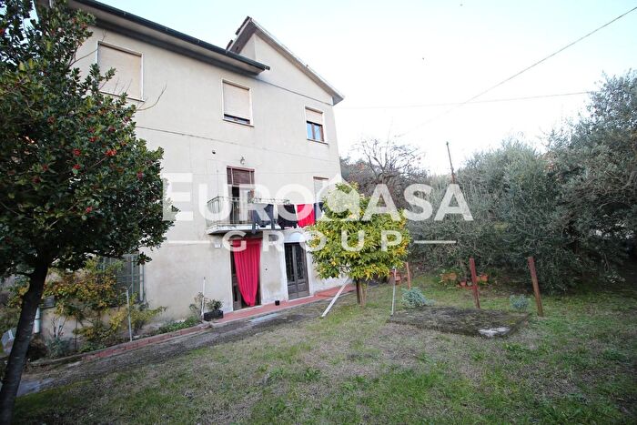 Casa con 6 locali in vendita in Borgo A Mozzano