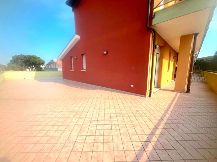 Appartamento quadrilocale in vendita in Strada Statale Adriatica Riccione, Riccione