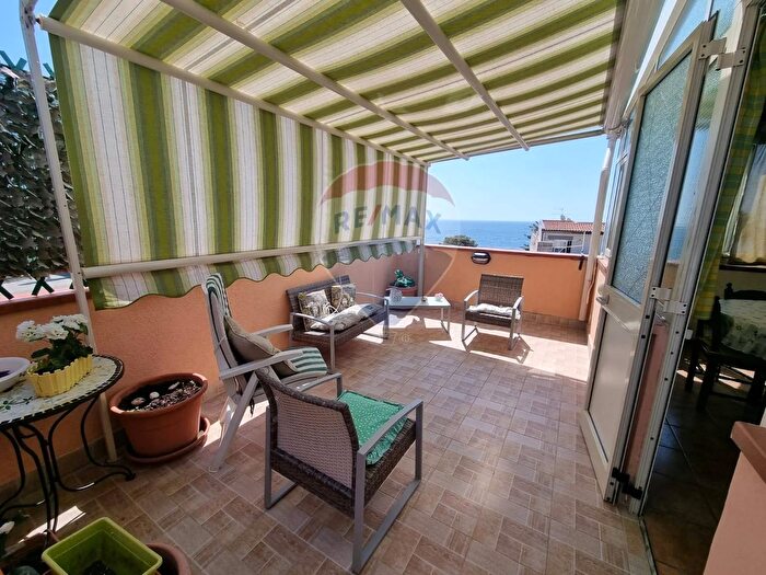 Appartamento trilocale in vendita in Via Santa Lucia, Ali Terme