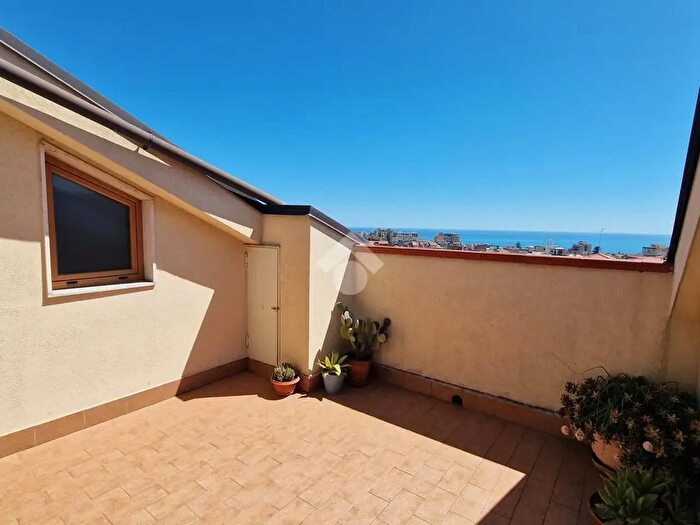 Appartamento trilocale in vendita in Via Giosuè Carducci, Acireale