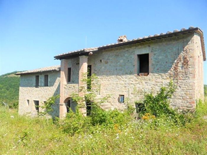 Casa con 6 locali in vendita in Vocabolo Le CaseValfabbrica, Valfabbrica