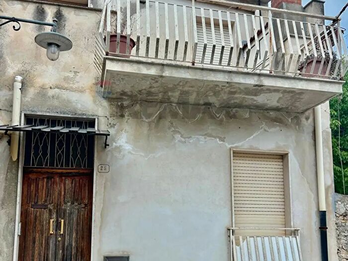 Casa con 12 locali in vendita in Palazzolo Acreide