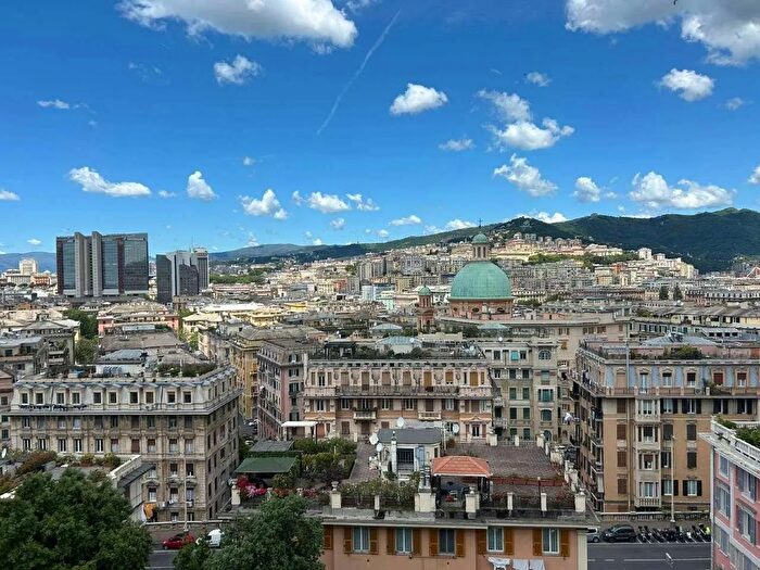 Appartamento con 8 locali in vendita in Via Giuseppe Fasce Genova, Genova