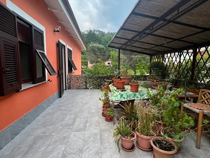 Appartamento trilocale in affitto in Ricco' Del Golfo Di Spezia