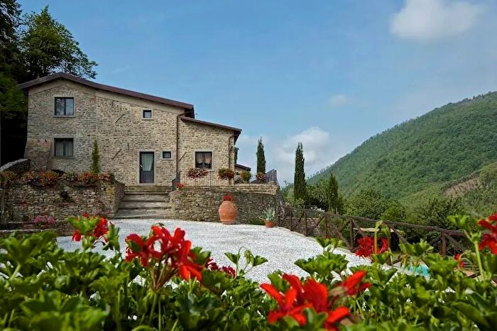 Casa con 10 locali in vendita in Fivizzano