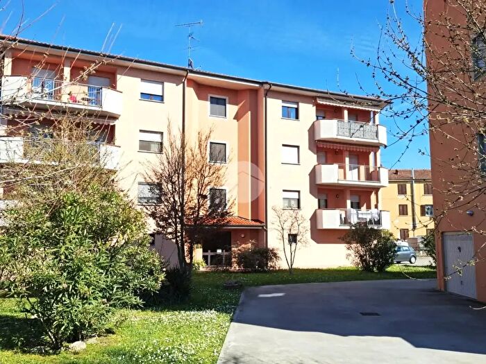 Appartamento trilocale in vendita in Via Don l Milani, Voghera